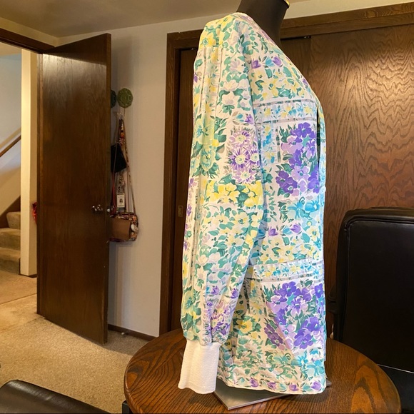 Women’s Floral “Working Scrubs by White Swan” Scrub Jacket (Medium) - Picture 3 of 7